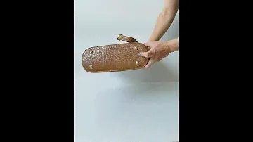 Сумка из экокожи светло-коричневого цвета с перфорацией под рептилию
